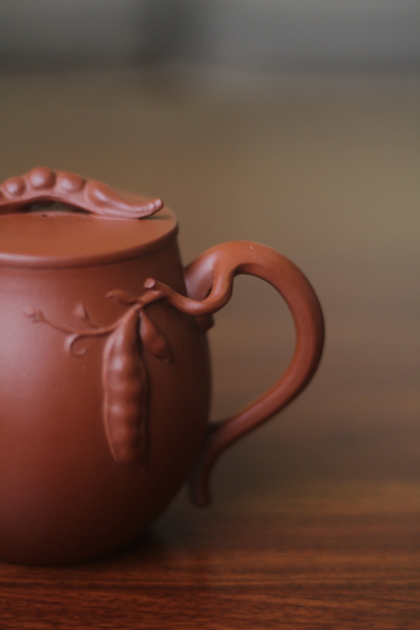 yixing teapot pea design handle