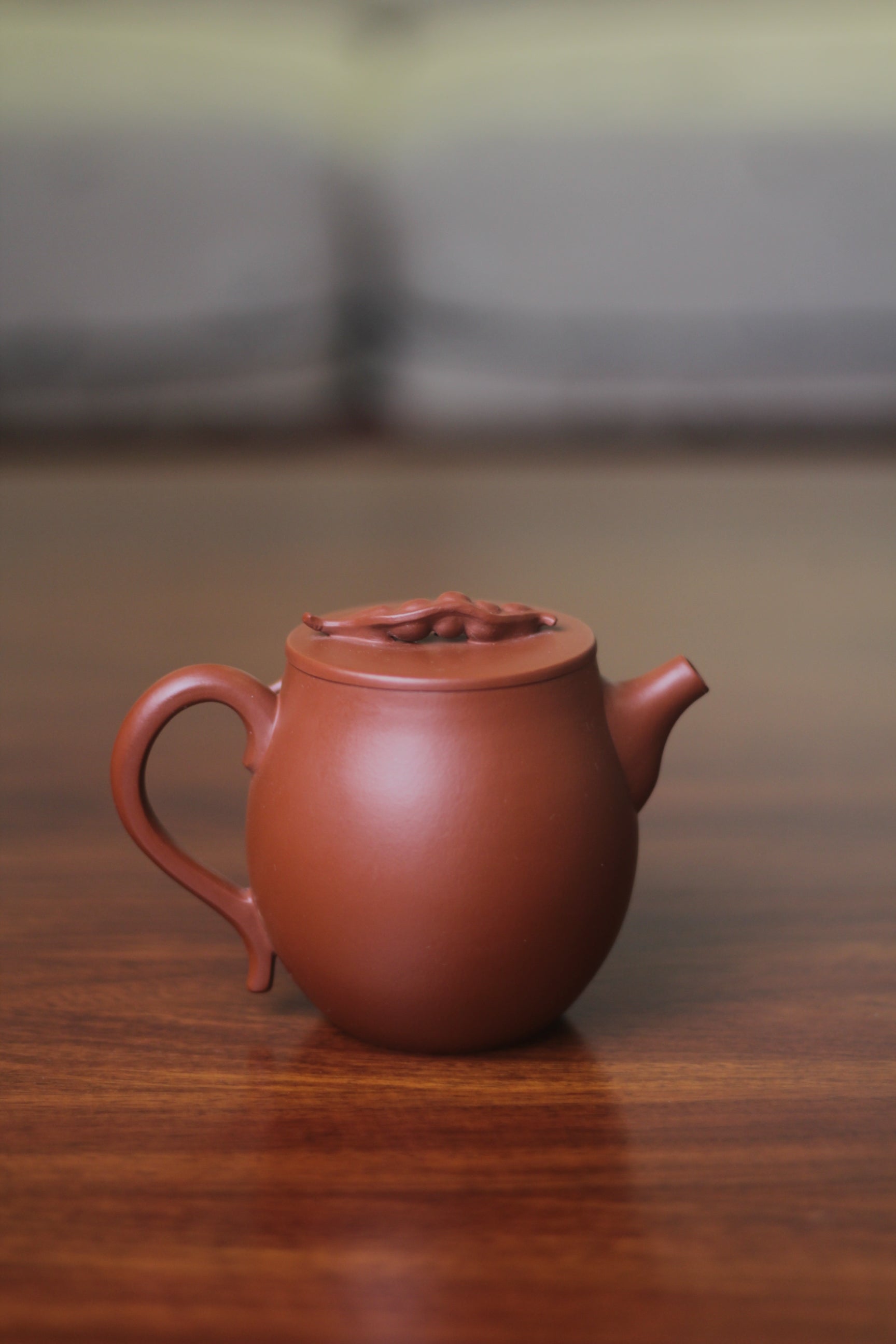 yixing teapot pea design back