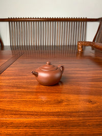 the right view of the yixing teapot shape yuan zhu