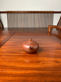 the front view of the yixing teapot shape yuan zhu