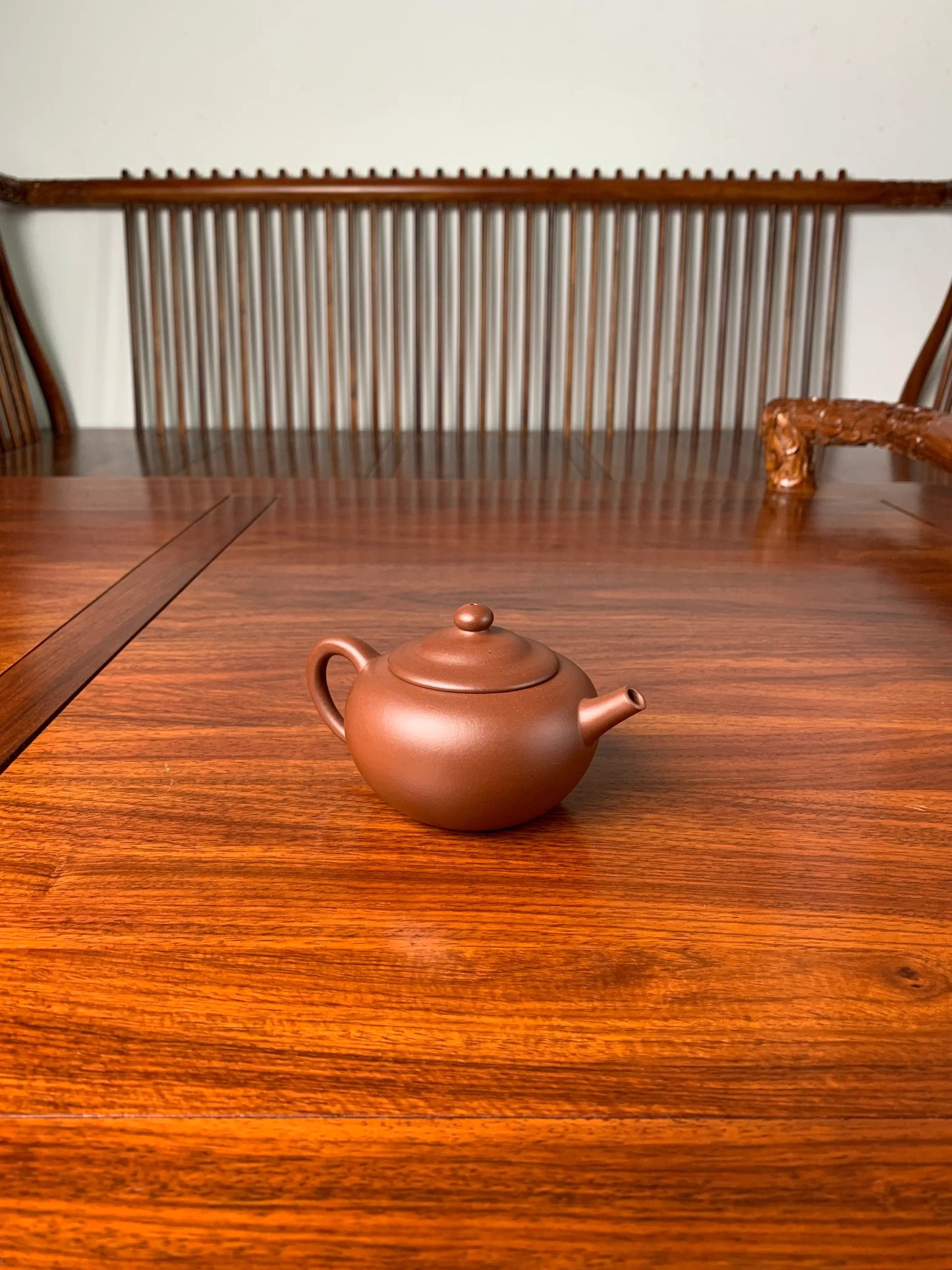 the left view of the yixing teapot shape yuan zhu
