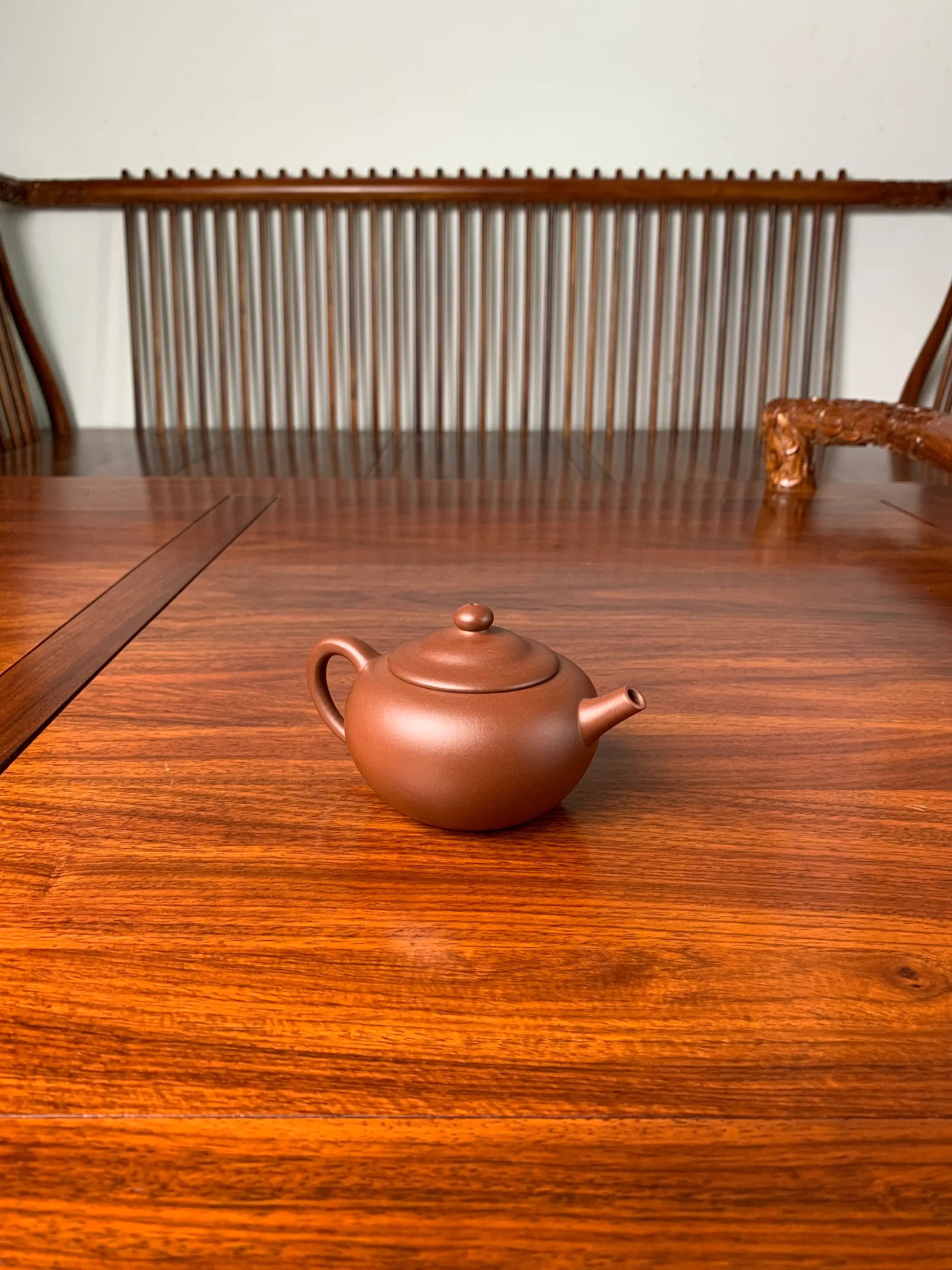 the left view of the yixing teapot shape yuan zhu