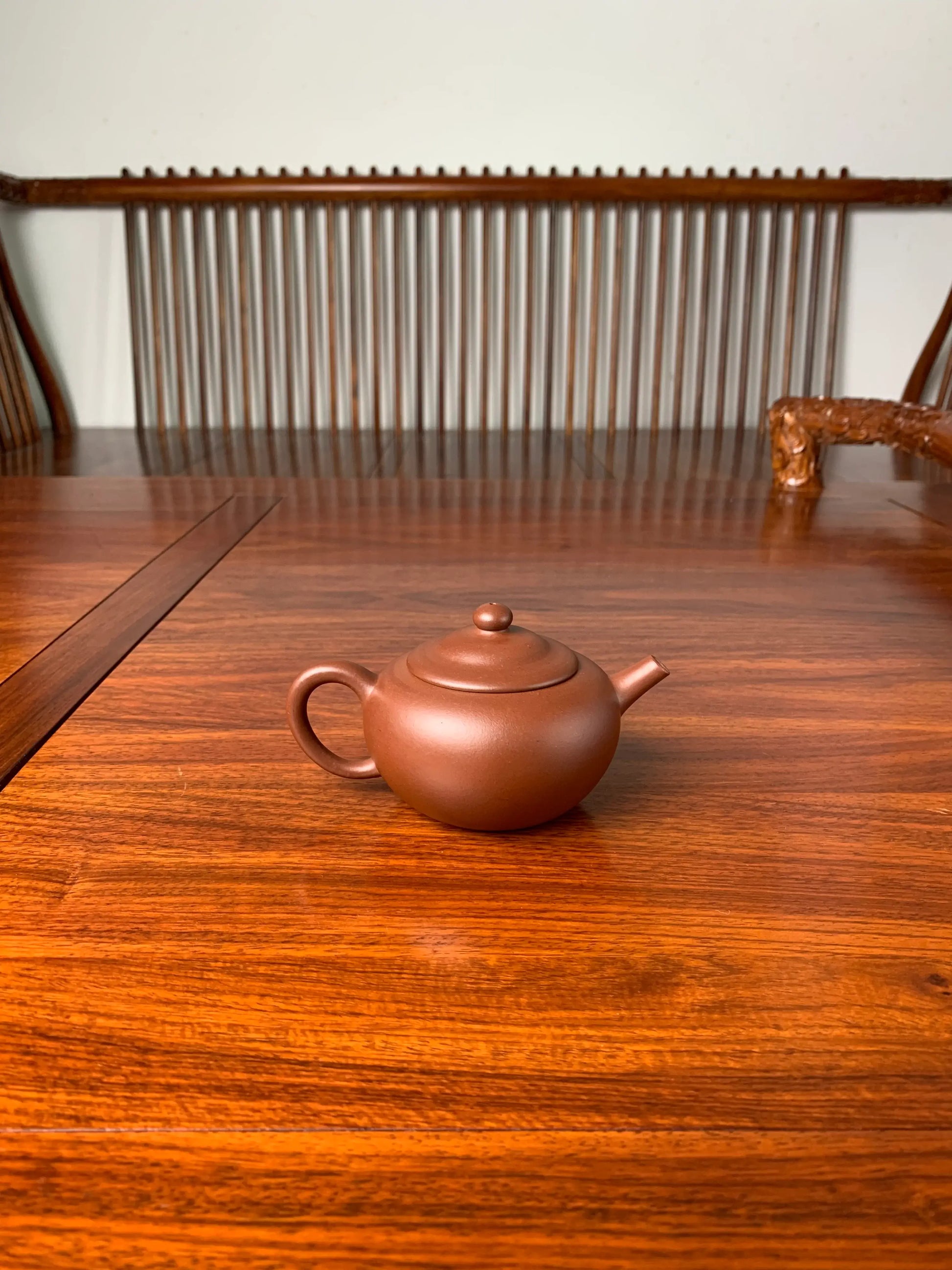 the back view of the yixing teapot shape yuan zhu