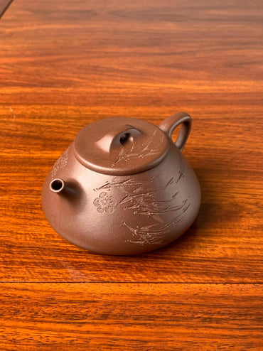 Detail of the pattern on the yixing teapot