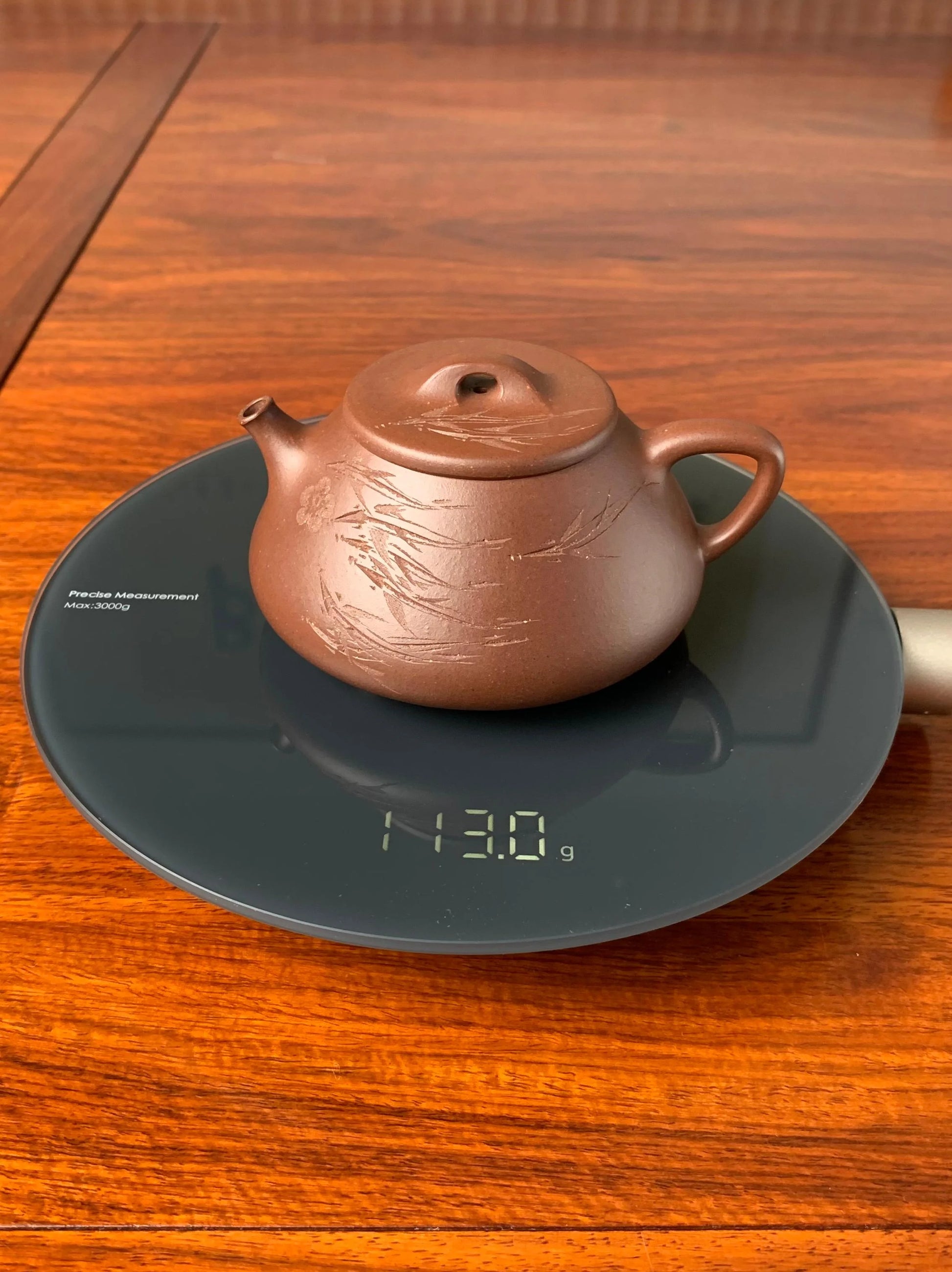 the weight of the yixing teapot is 113g