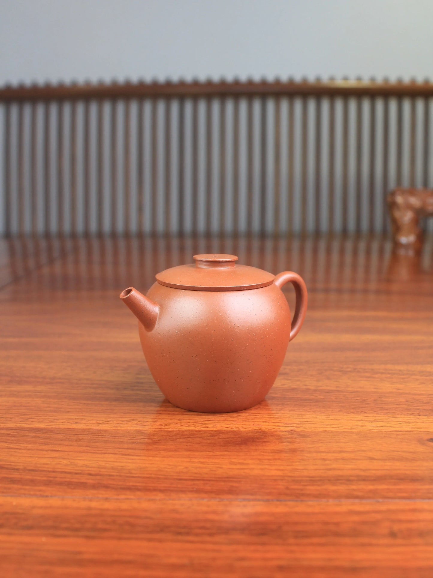 Yixing teapot Ju Lun handmade with Zisha clay right view