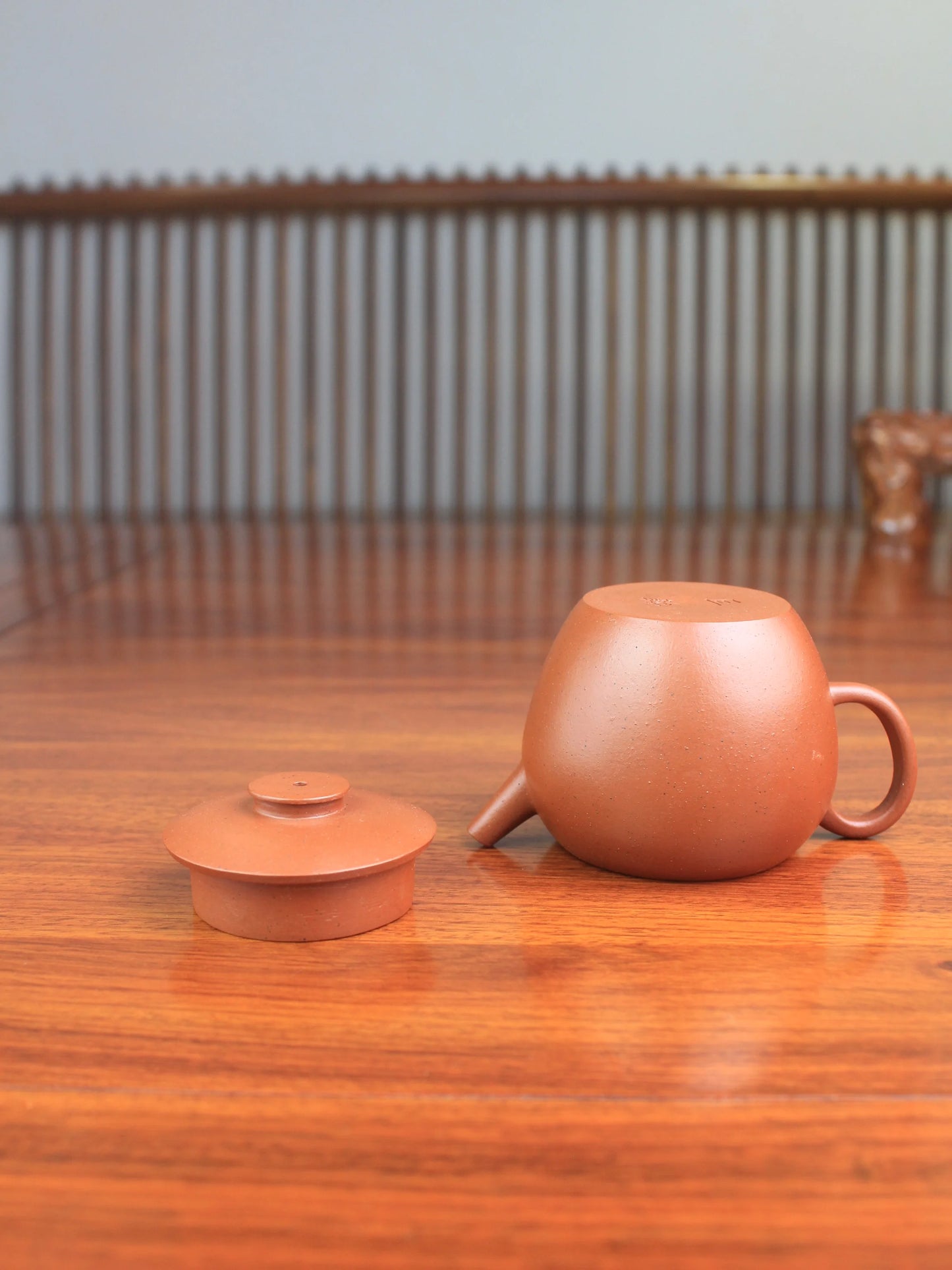 Yixing teapot Ju Lun handmade with Zisha clay on the table
