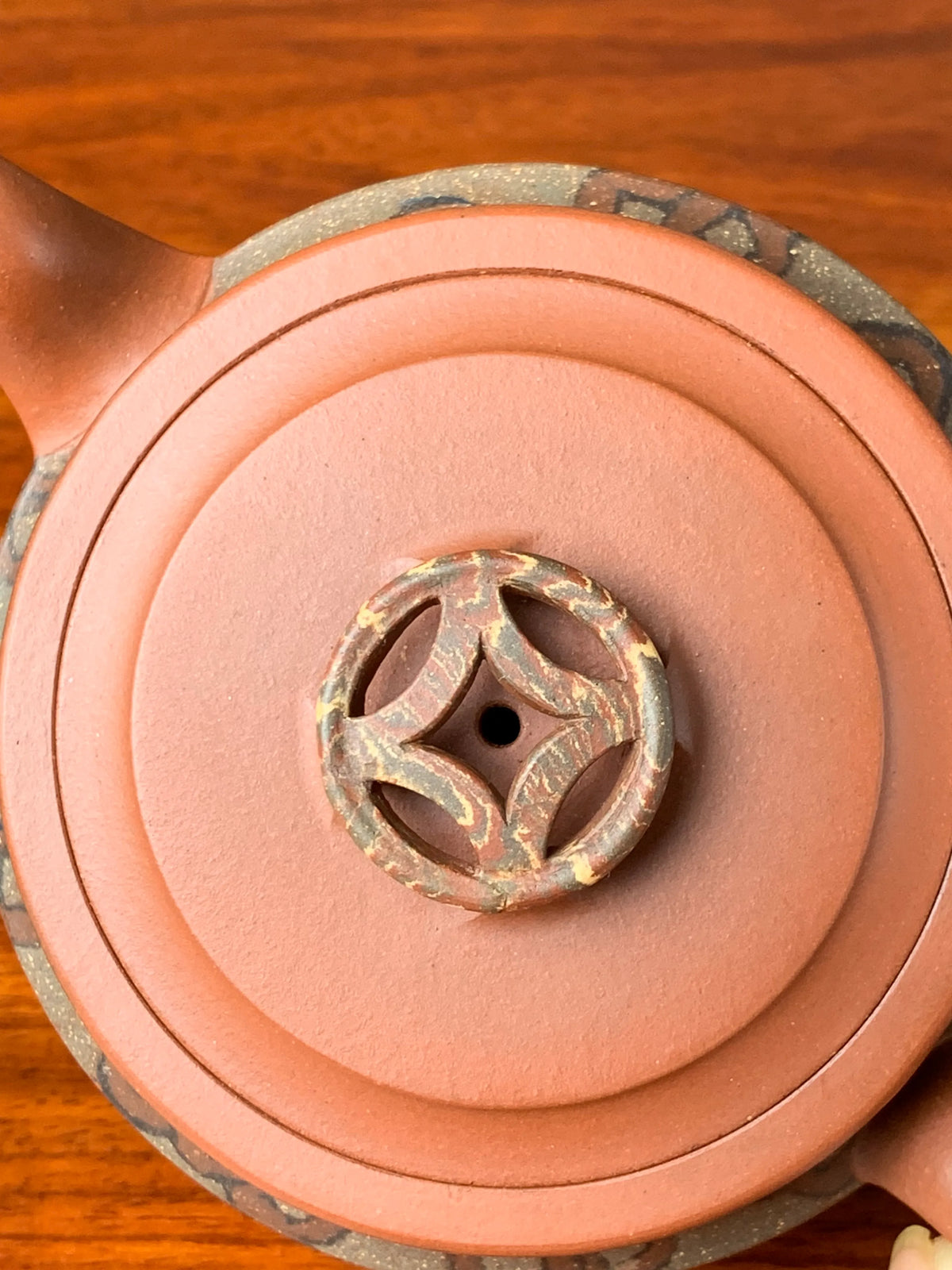 The coin design composed of the teapot knob