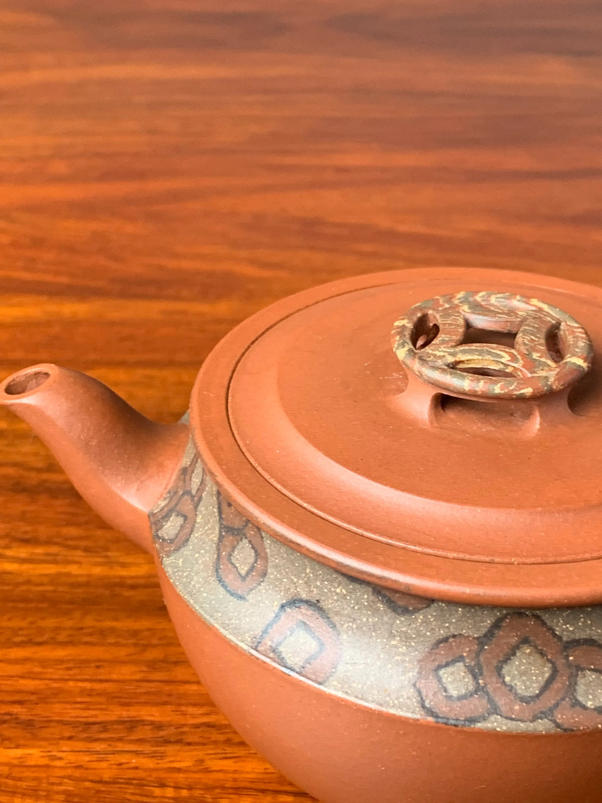 left-side view of the coin motif formed by jiaoni