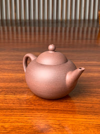 the left view of the handmade yixing zisha clay teapot qian gai shui ping
