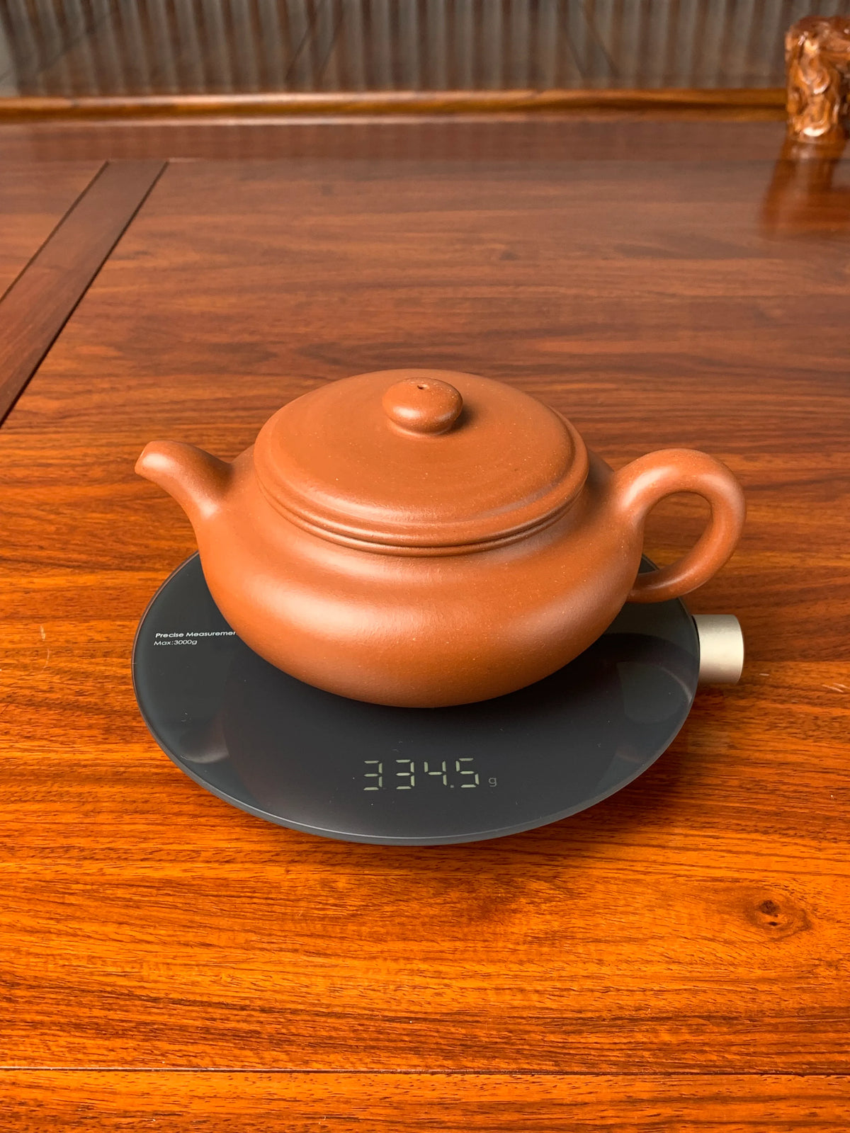 the weight of the yixing zisha clay teapot named bian fu