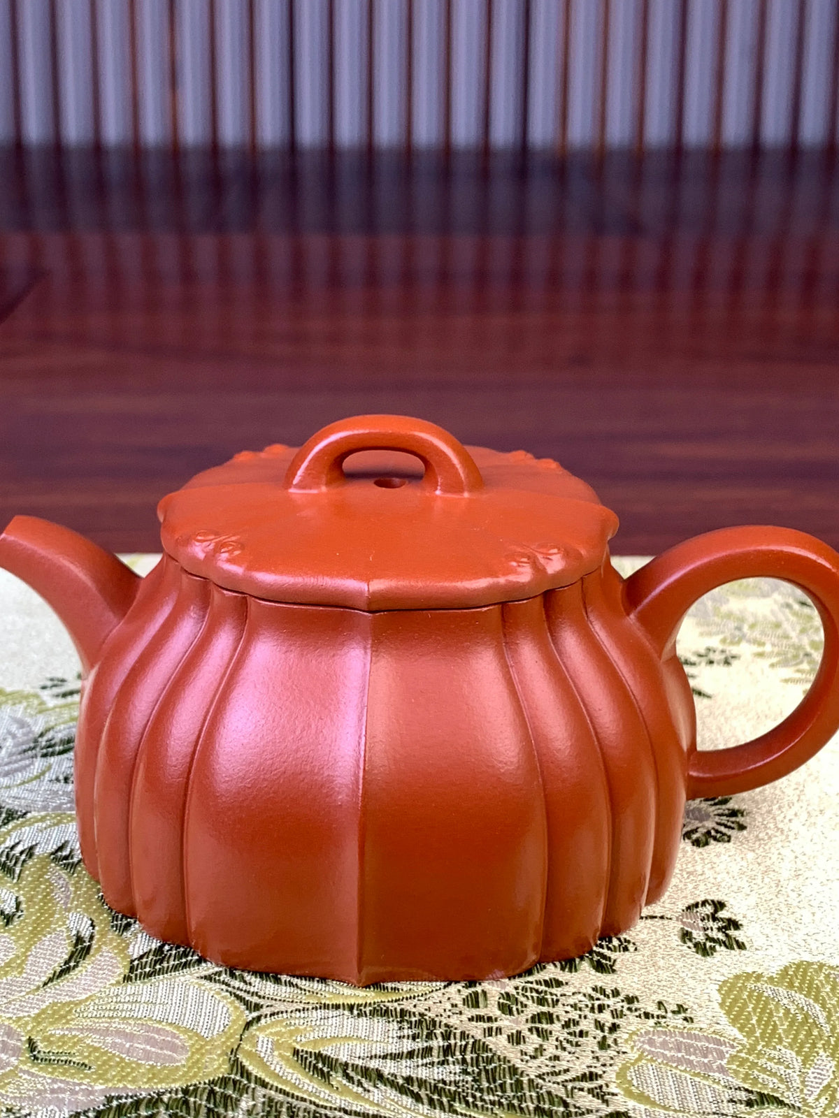 the teapot body of the yixig zisha clay teapot lian yun