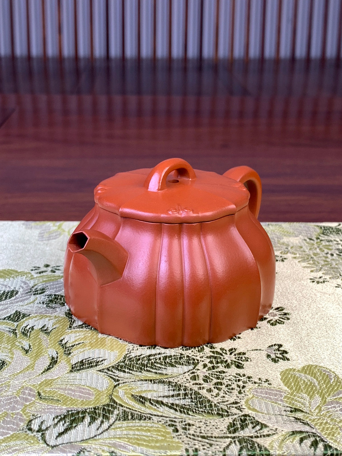 the right view of yixing zisha clay teapot lian yun
