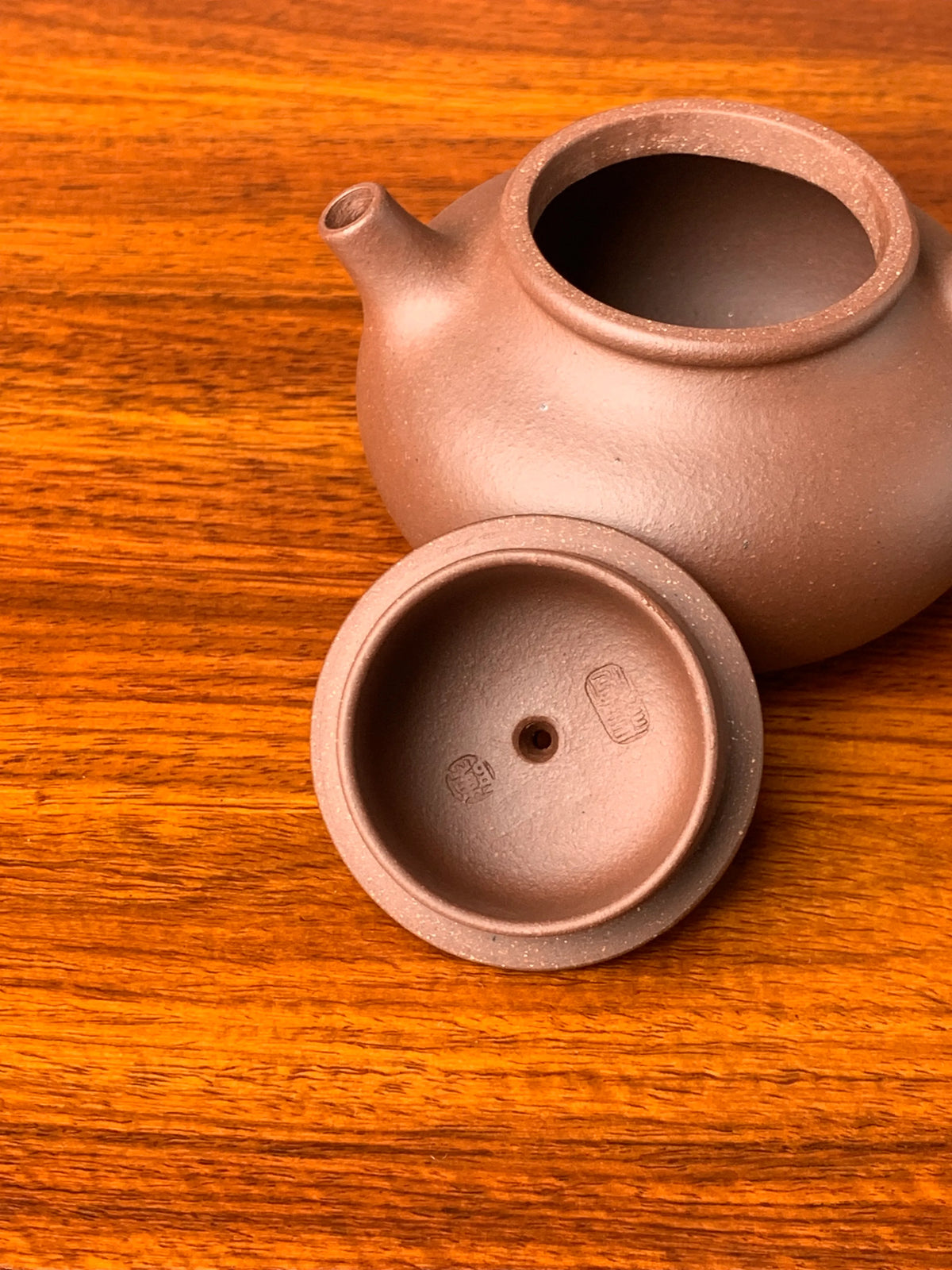 the teapot mark of potter chen ping an in the lid
