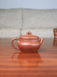 back of yixing zisha teapot handmade by teapot artist