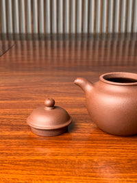 the lid and the spout of the yixing zisha clay teapot gao lian zi