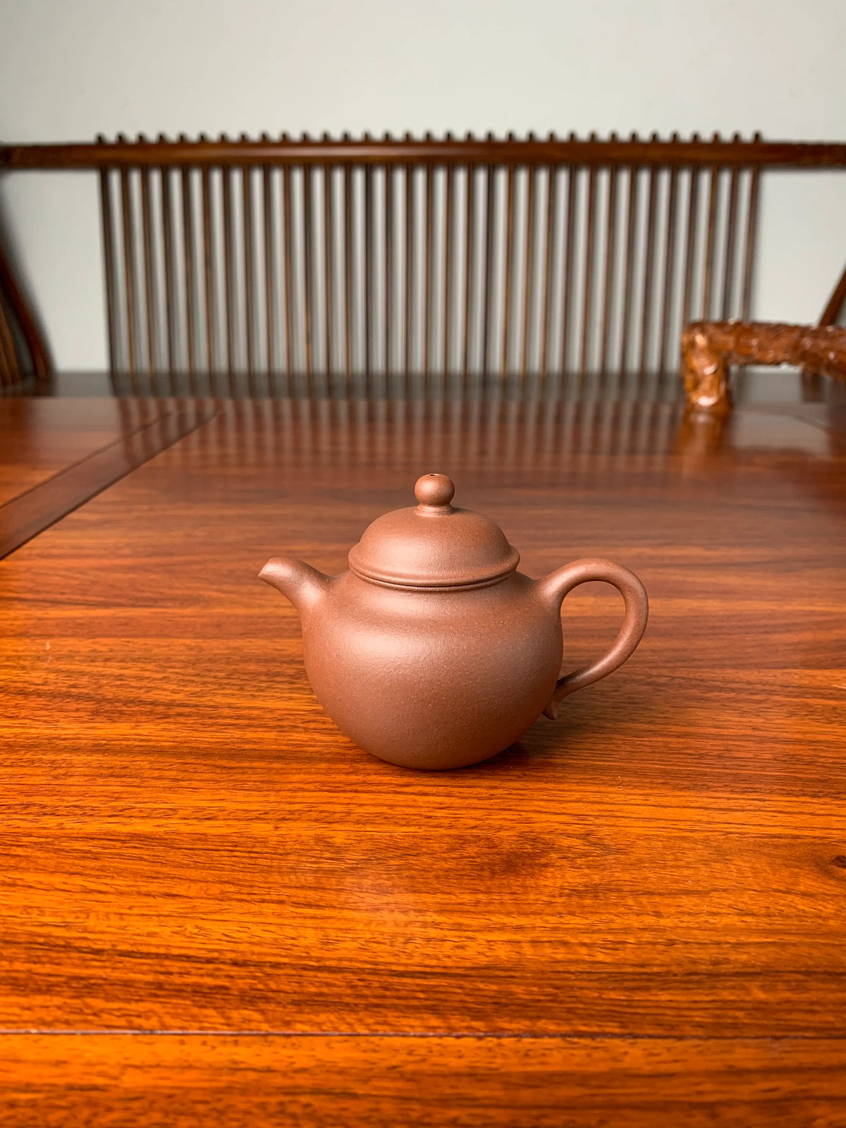 the front view of the yixing zisha teapot gao lian zi 