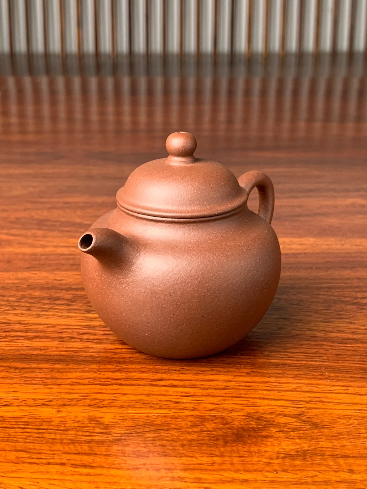 the right view of the yixing zisha clay teapot gao lian zi