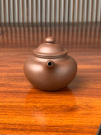 the side view of the yixing zisha teapot lian zi 