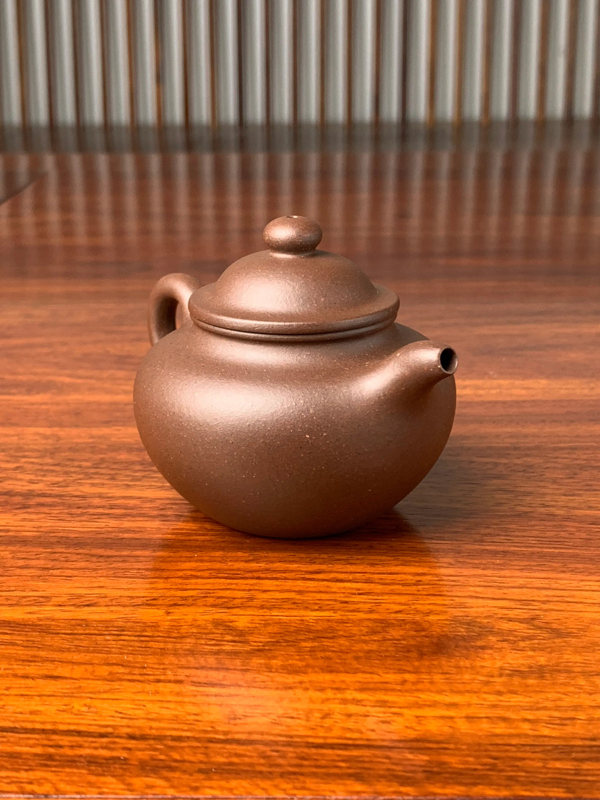 the right view of the yixing zisha teapot lian zi 