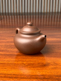 the right view of the yixing zisha teapot lian zi 