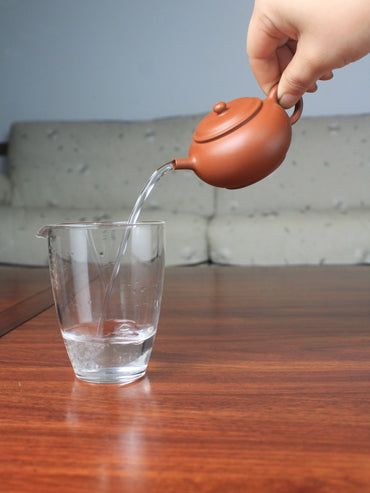 Pour of the zhuni teapot