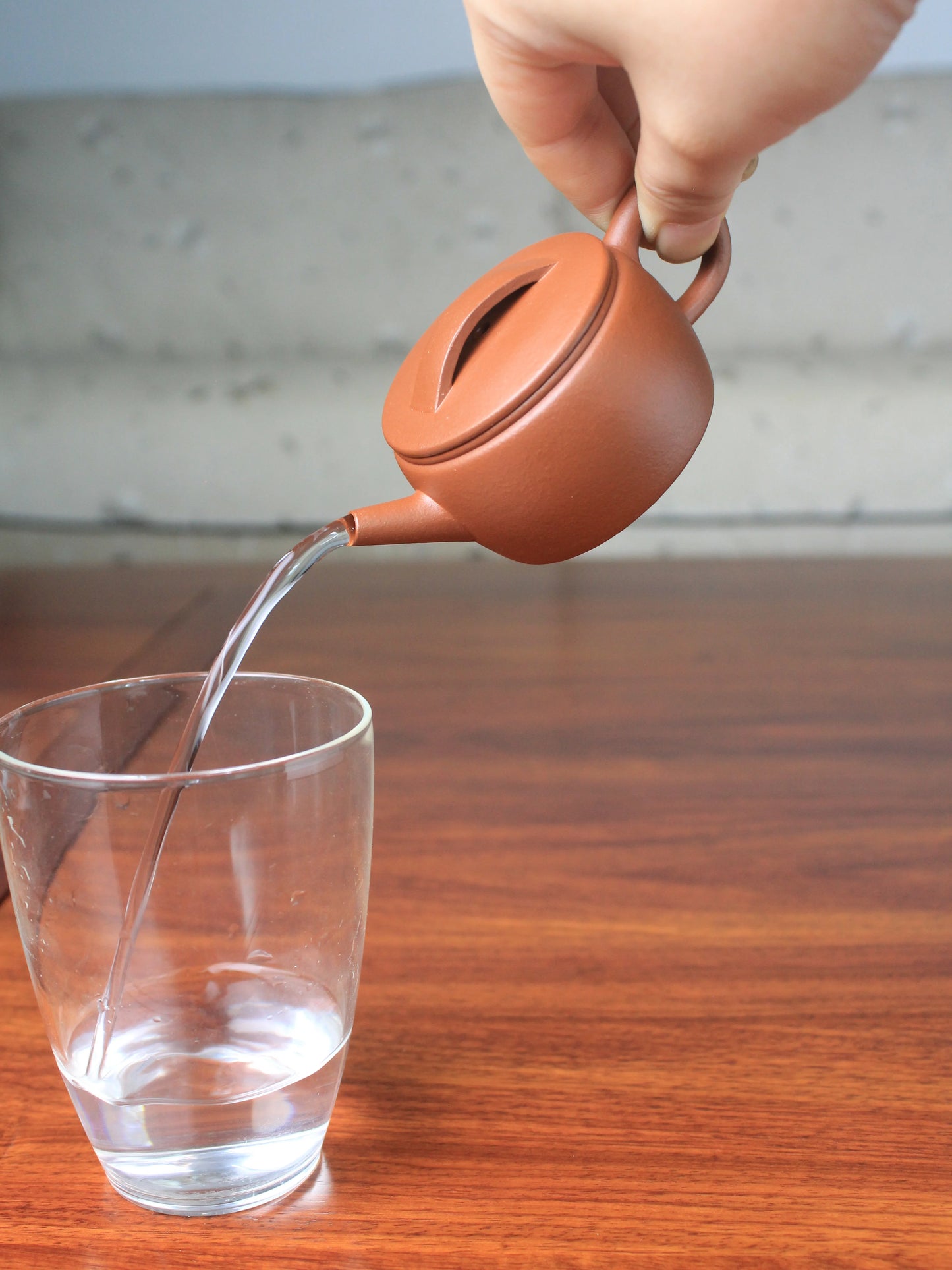 Pour of the zhuni teapot named han wa is good
