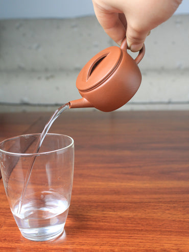 Pour of the zhuni teapot named han wa is good