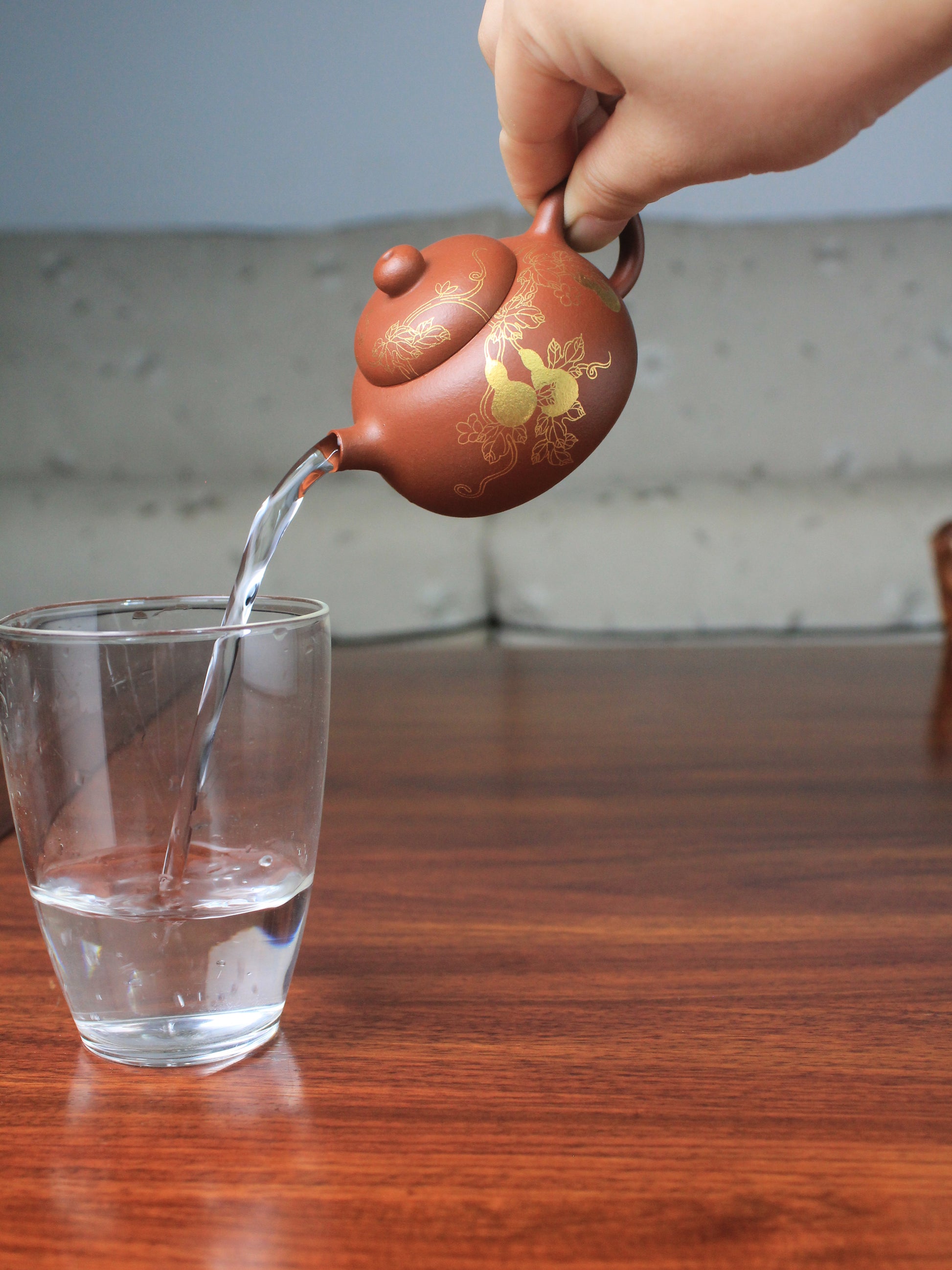 good pour of the zhuni teapot