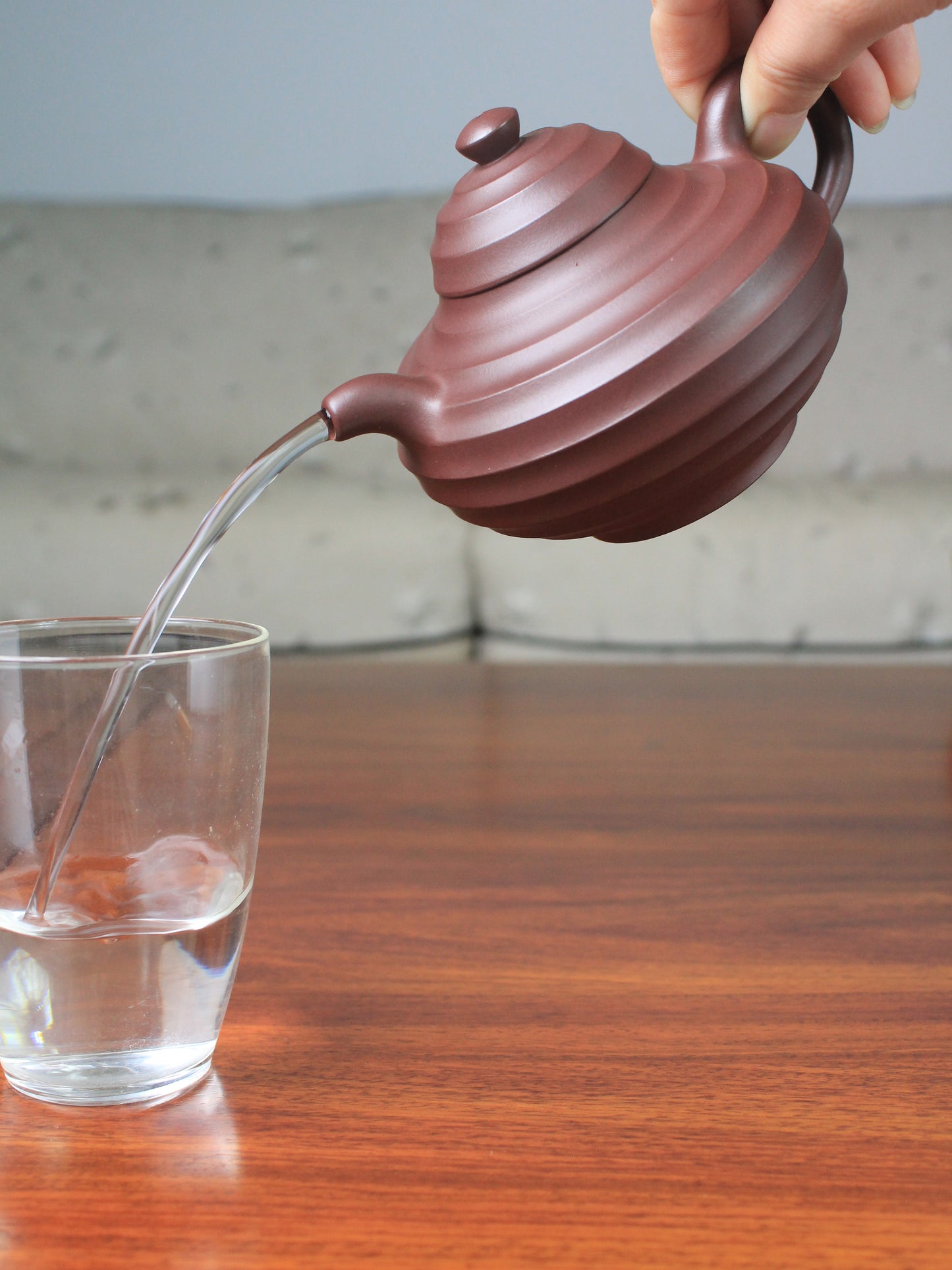 Perfect pour of the zi sha hu