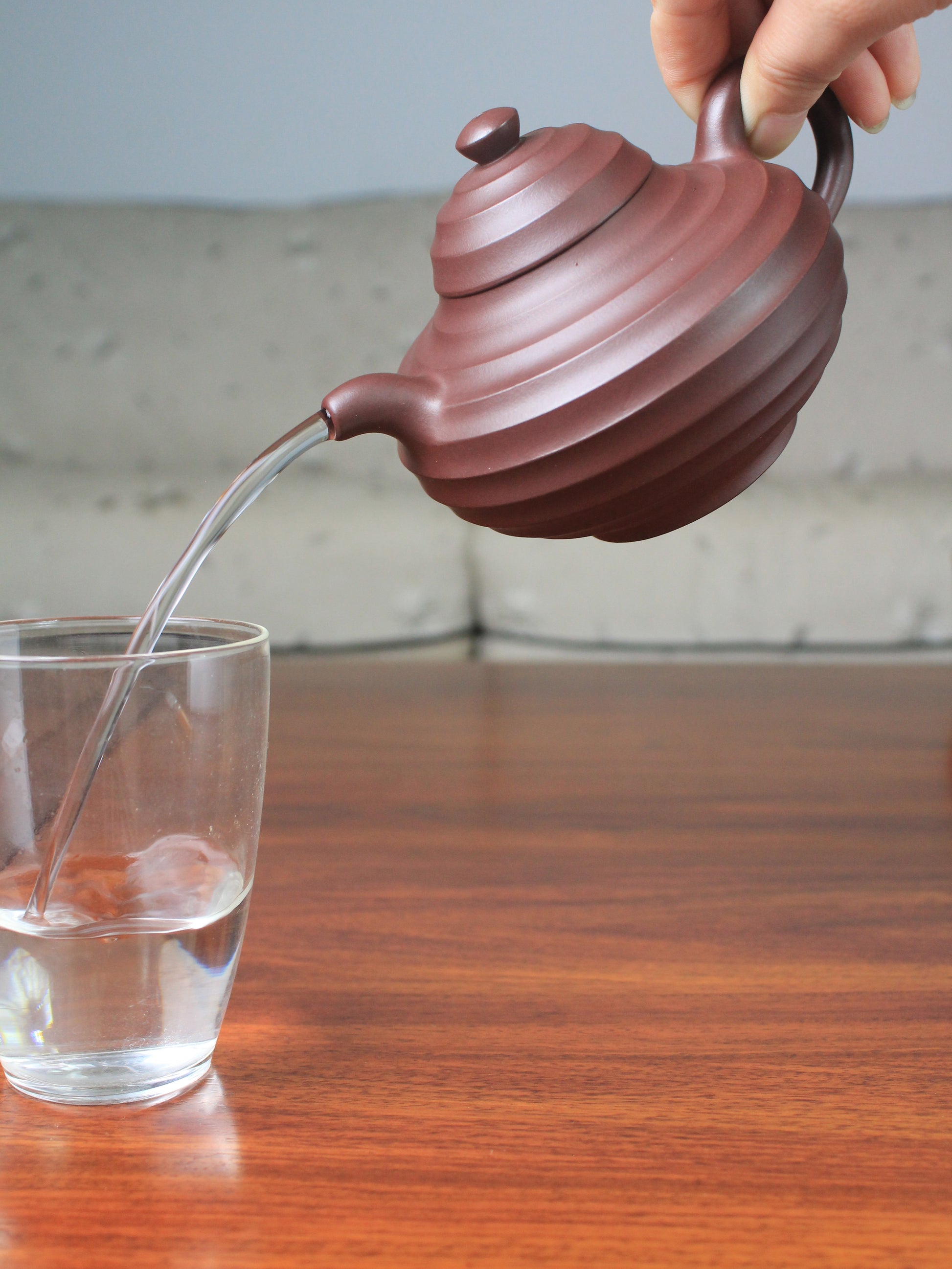 Perfect pour of the zi sha hu