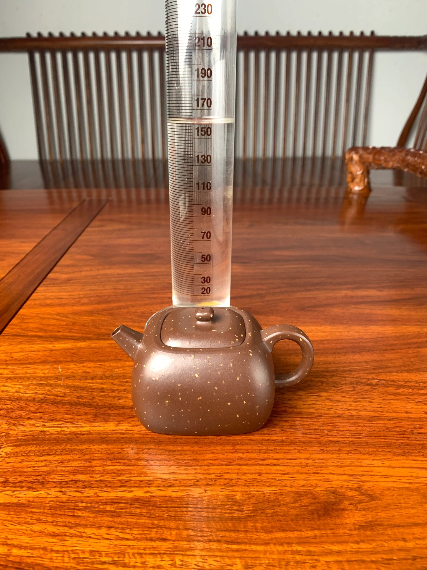 the capacity of the zisha teapot is 160ml