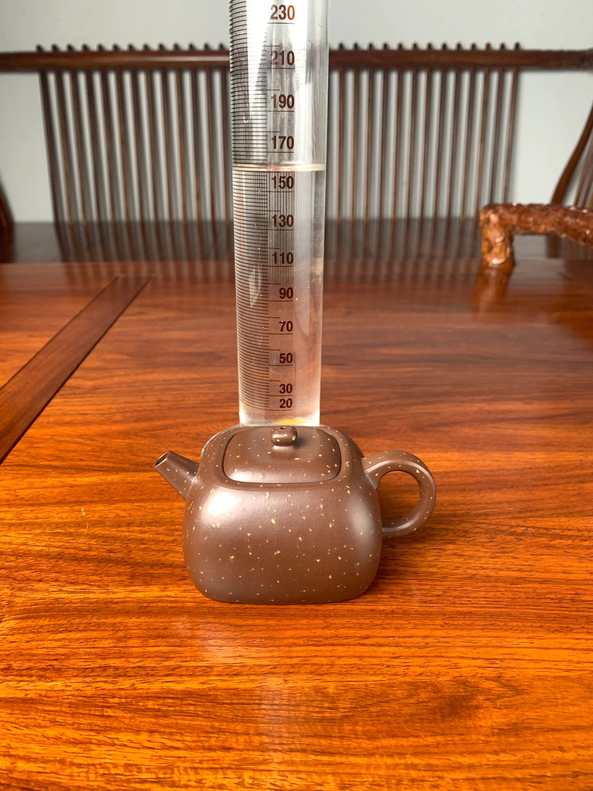 the capacity of the zisha teapot is 160ml