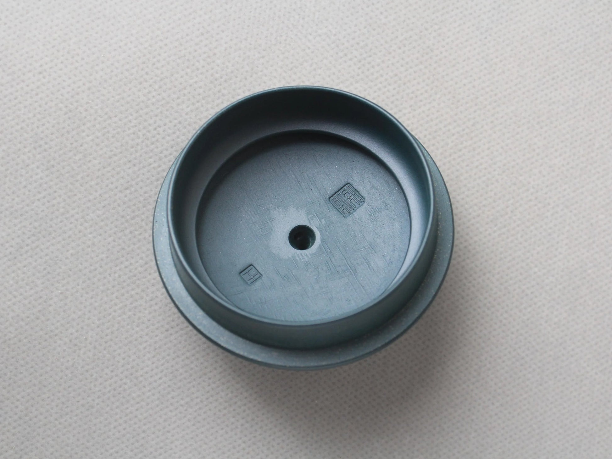 the lid marks of the min guo lv ni zisha teapot