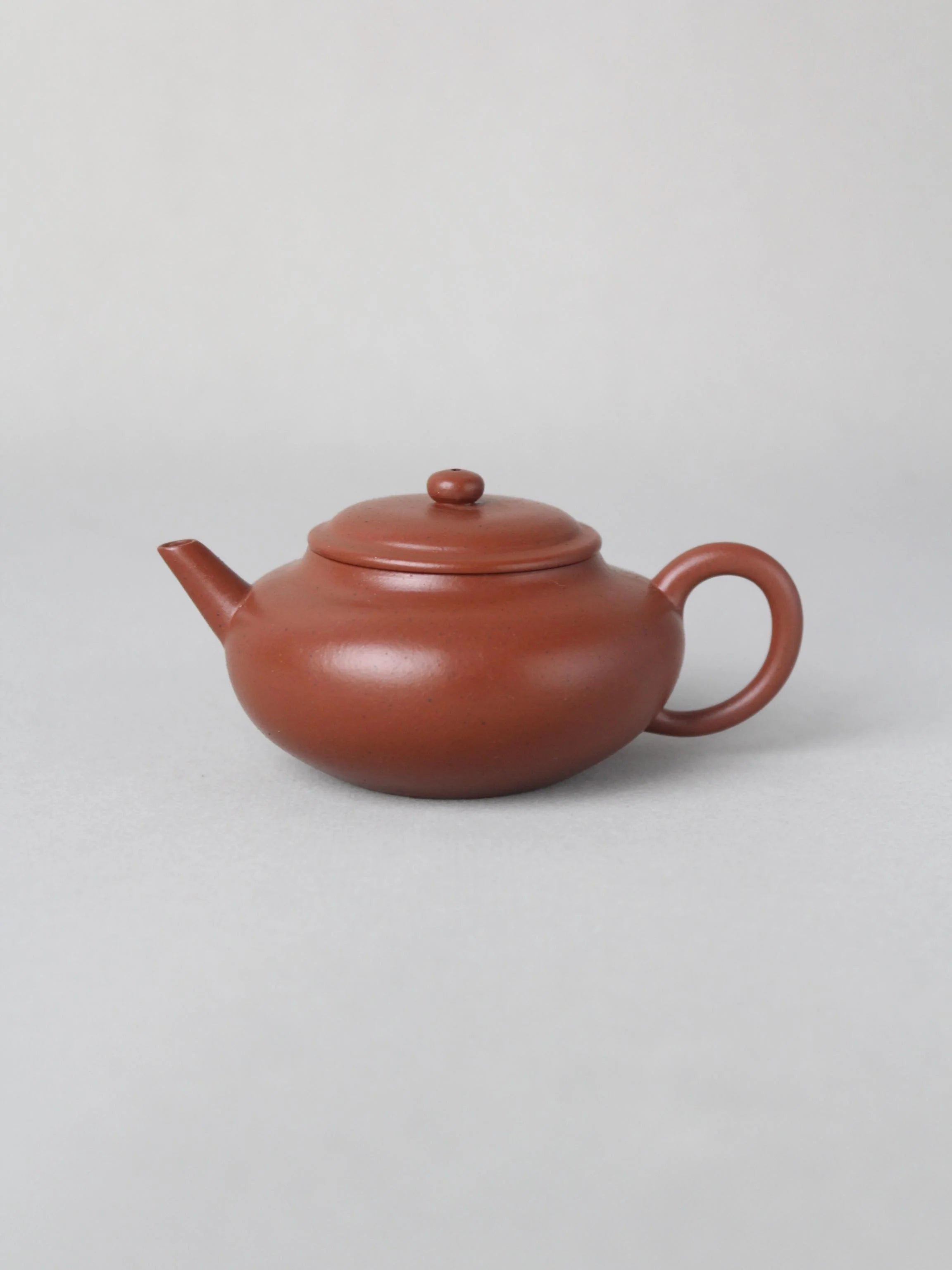 shui ping zisha teapot on the table