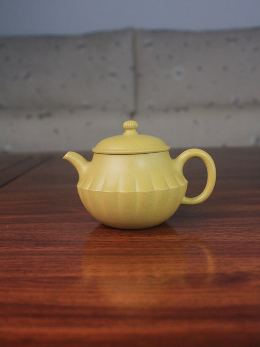 zisha teapot handamde with authentic yixing clay