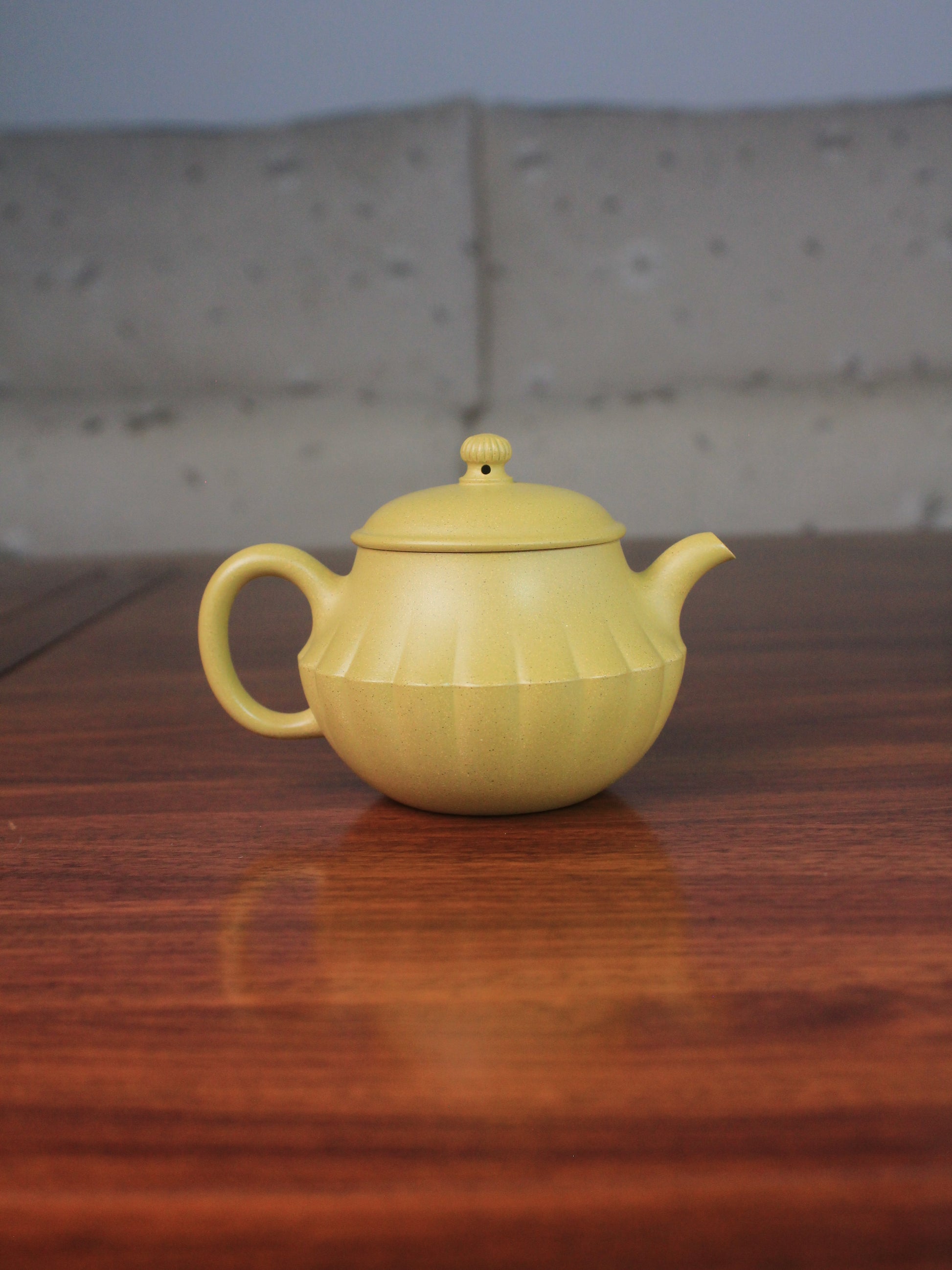Back of the zisha teapot handamde with yixing ban shan lv ni clay