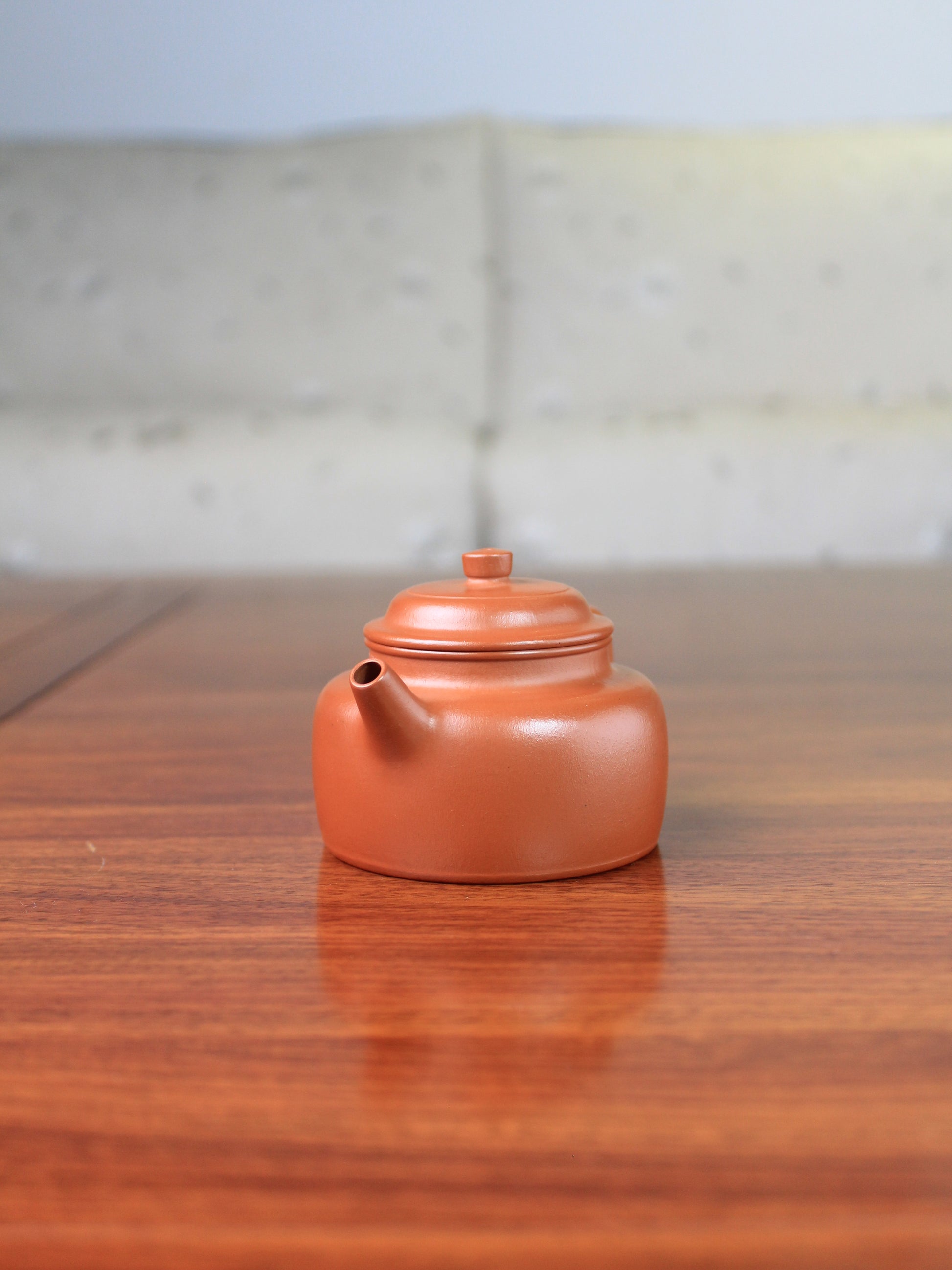 Right view of the De Zhong zhu ni teapot
