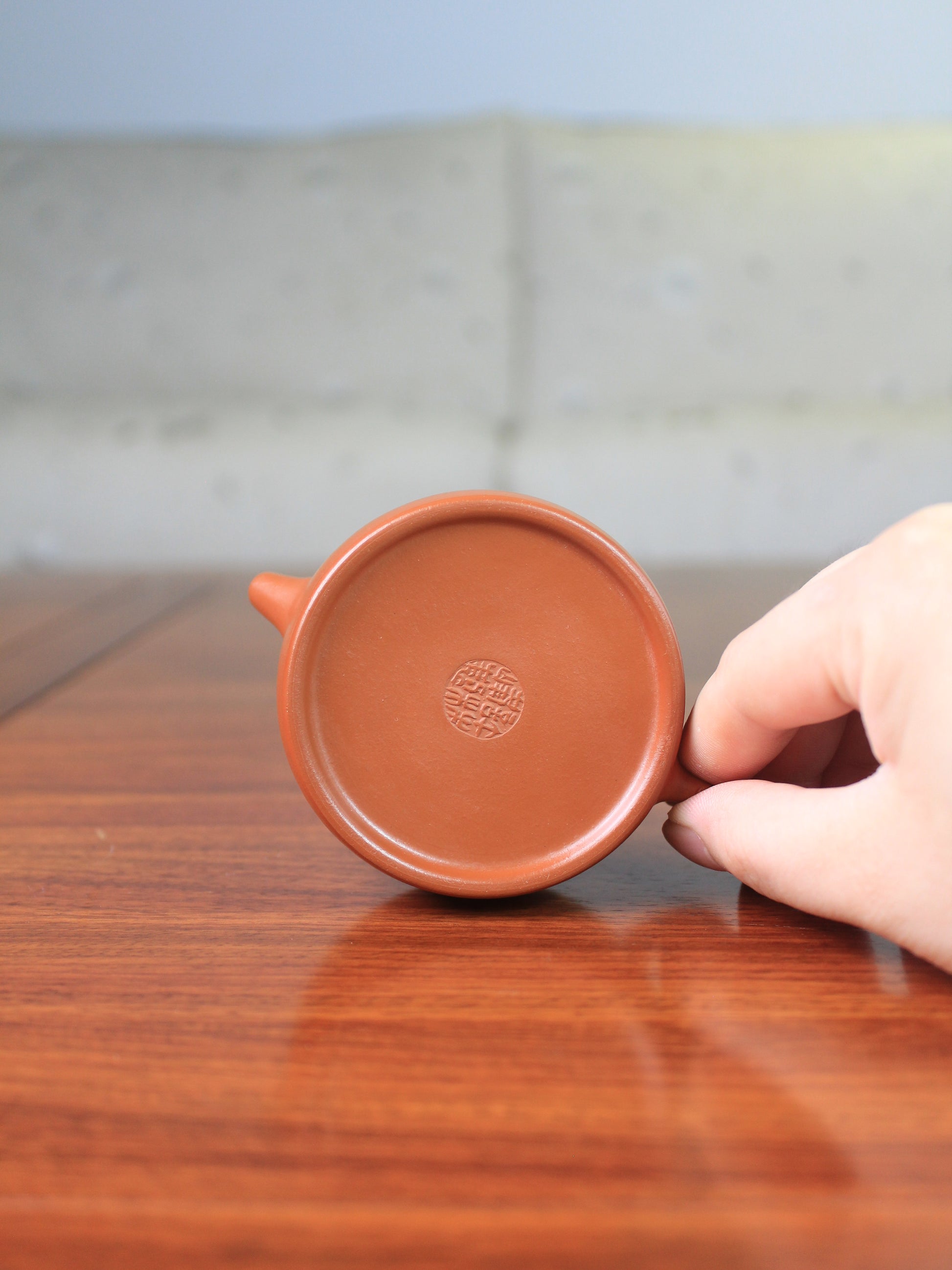 Bottom of the De zhong zisha teapot