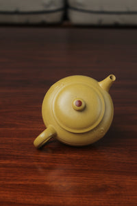the lid detail of zisha teapot, handmade with purple clay from teapot art zisha art gallery 