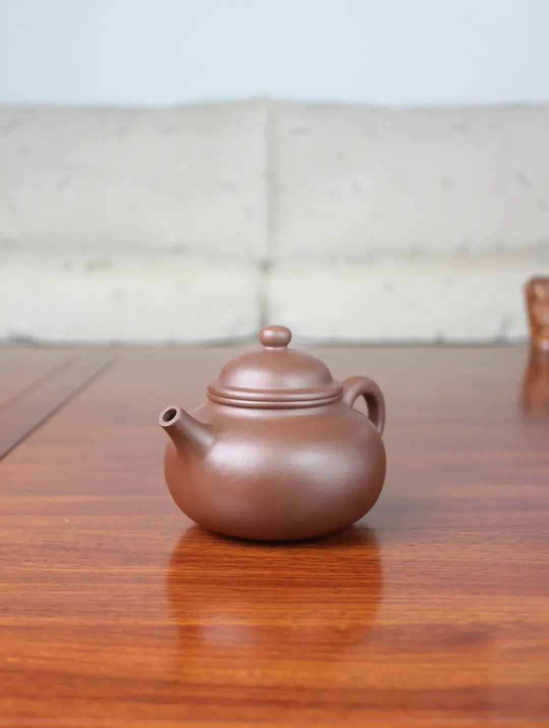 right view of zisha teapot rong tian