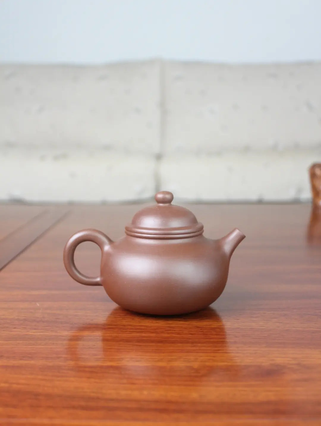 back view of zisha teapot rong tian