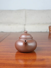 front view of zisha teapot rong tian