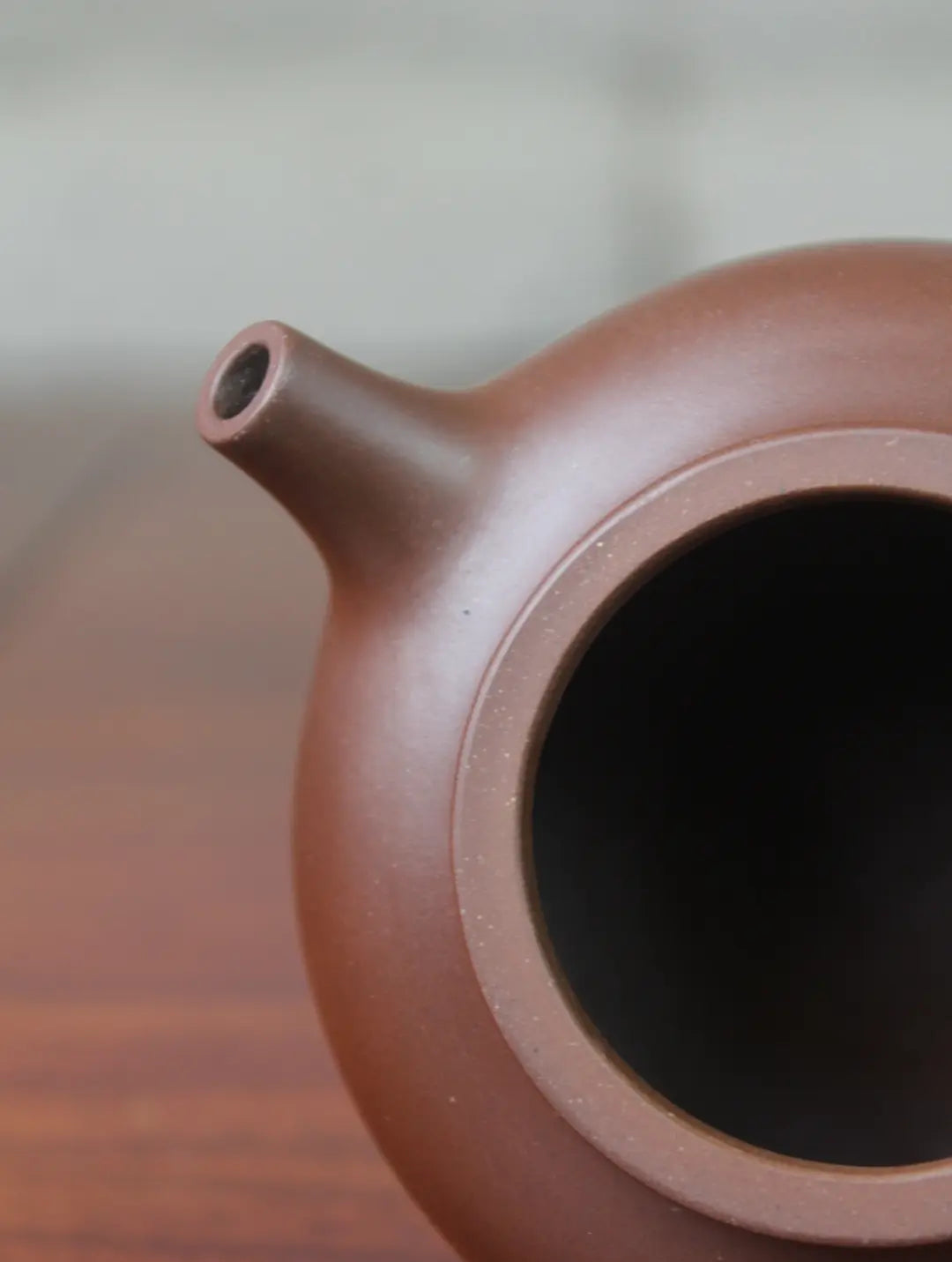 spout of zisha teapot rong tian