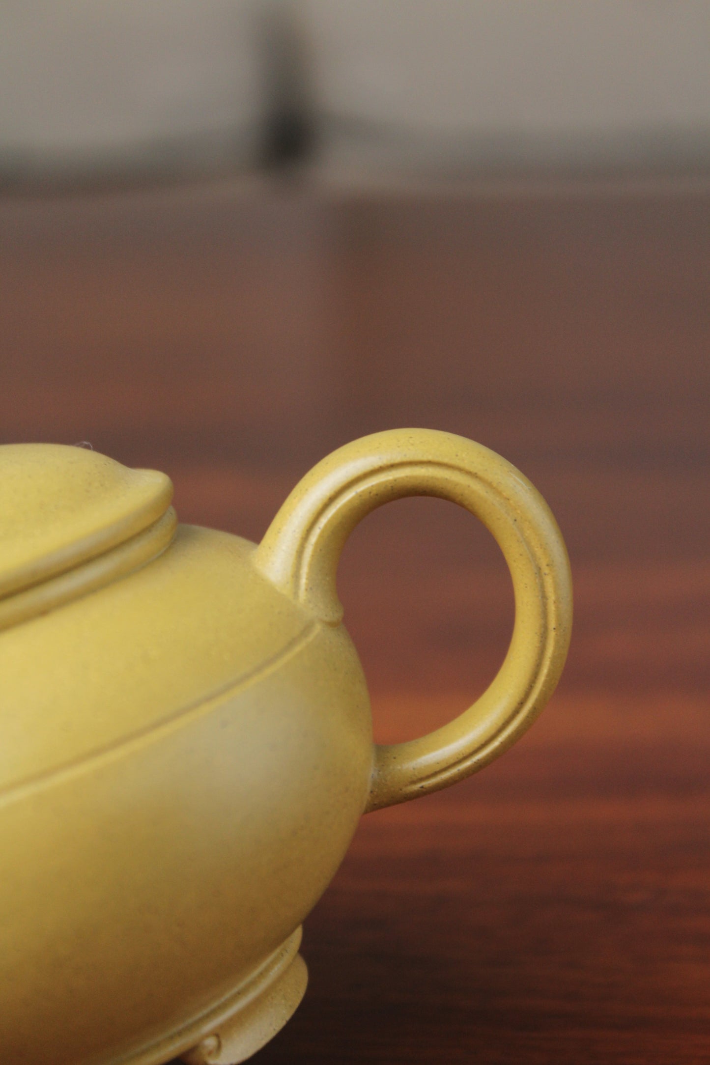 the handle detail of zisha teapot, handmade with purple clay from teapot art zisha art gallery 