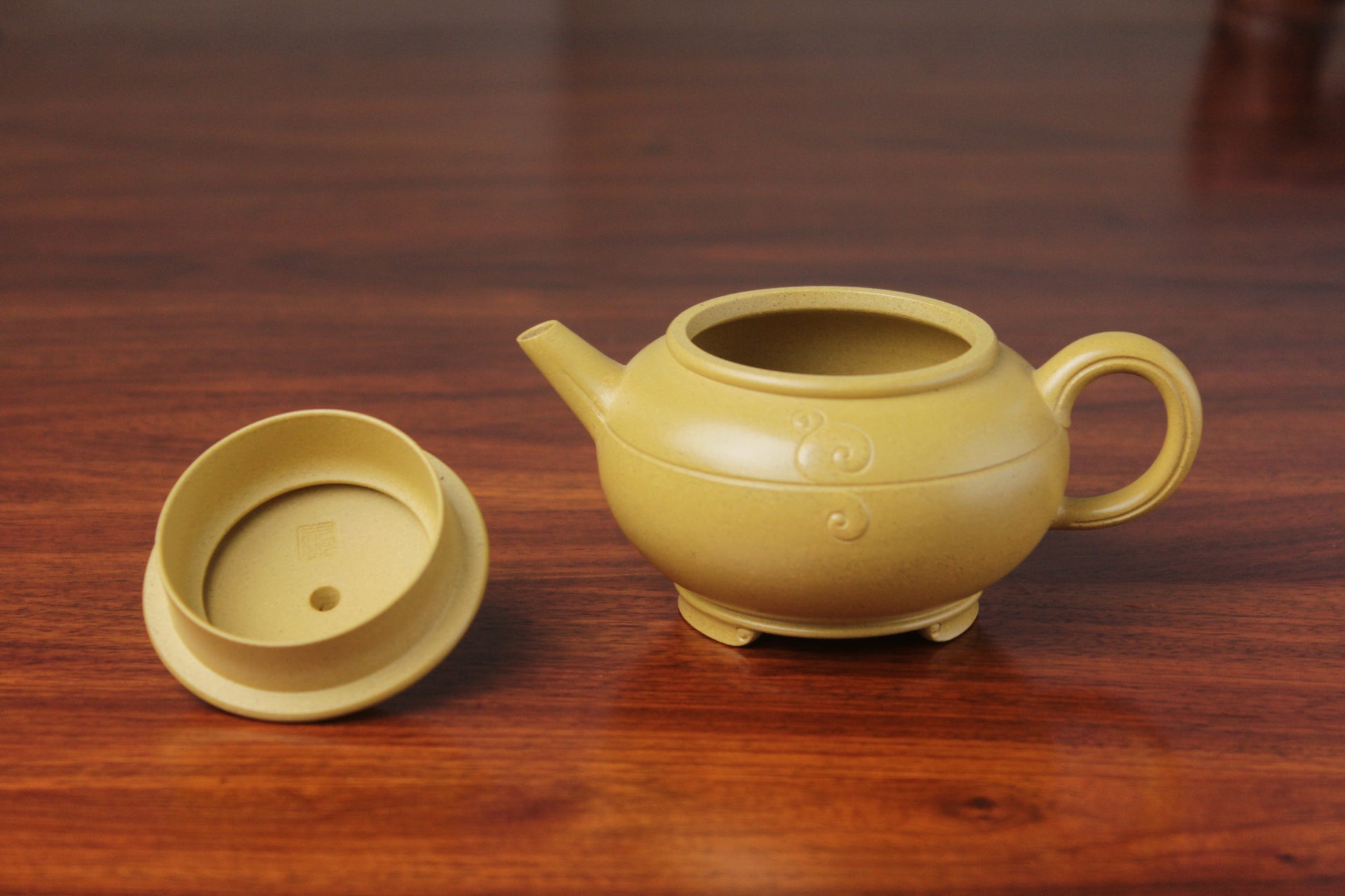 the two details of zisha teapot, handmade with purple clay from teapot art zisha art gallery 