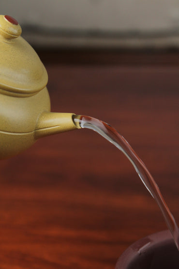 pour of the zisha teapot, handmade with purple clay from teapot art zisha art gallery 