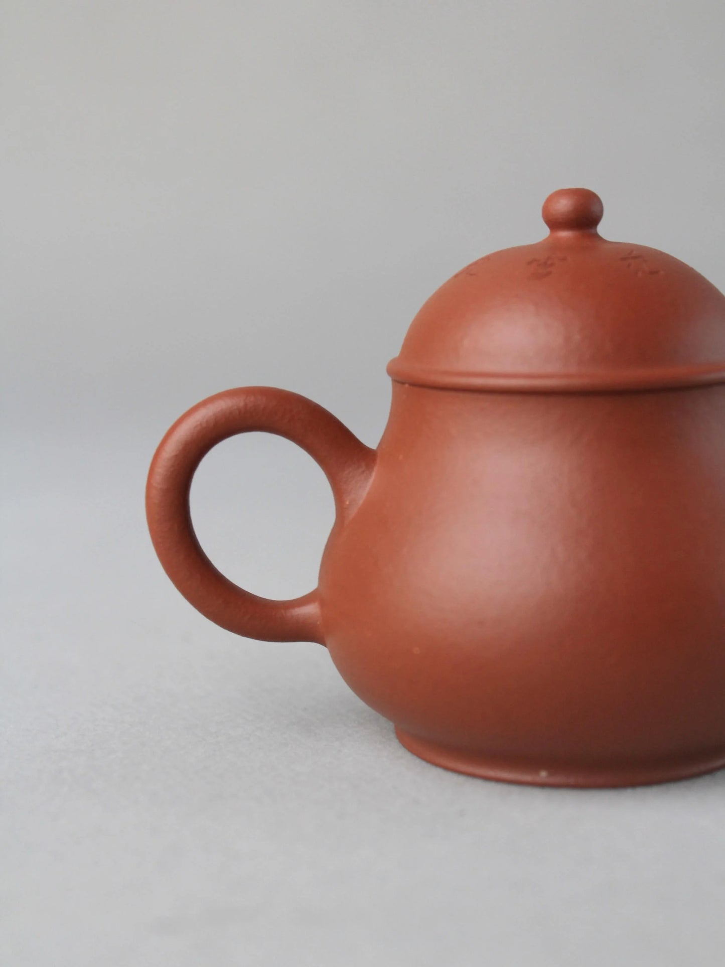 the handle of zisha teapot named pan hu
