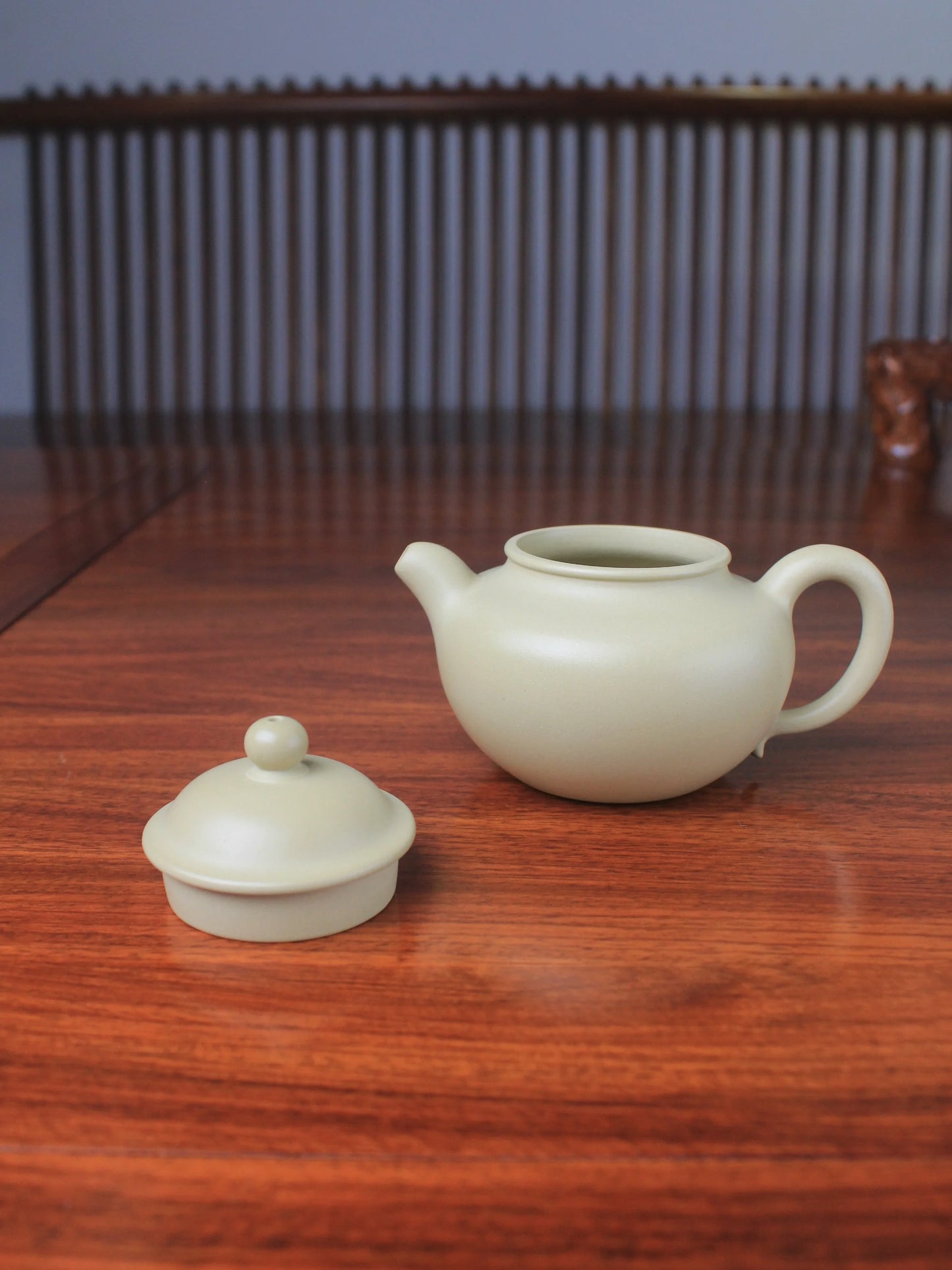 Benshan Lüni zisha teapot named lian zi - details