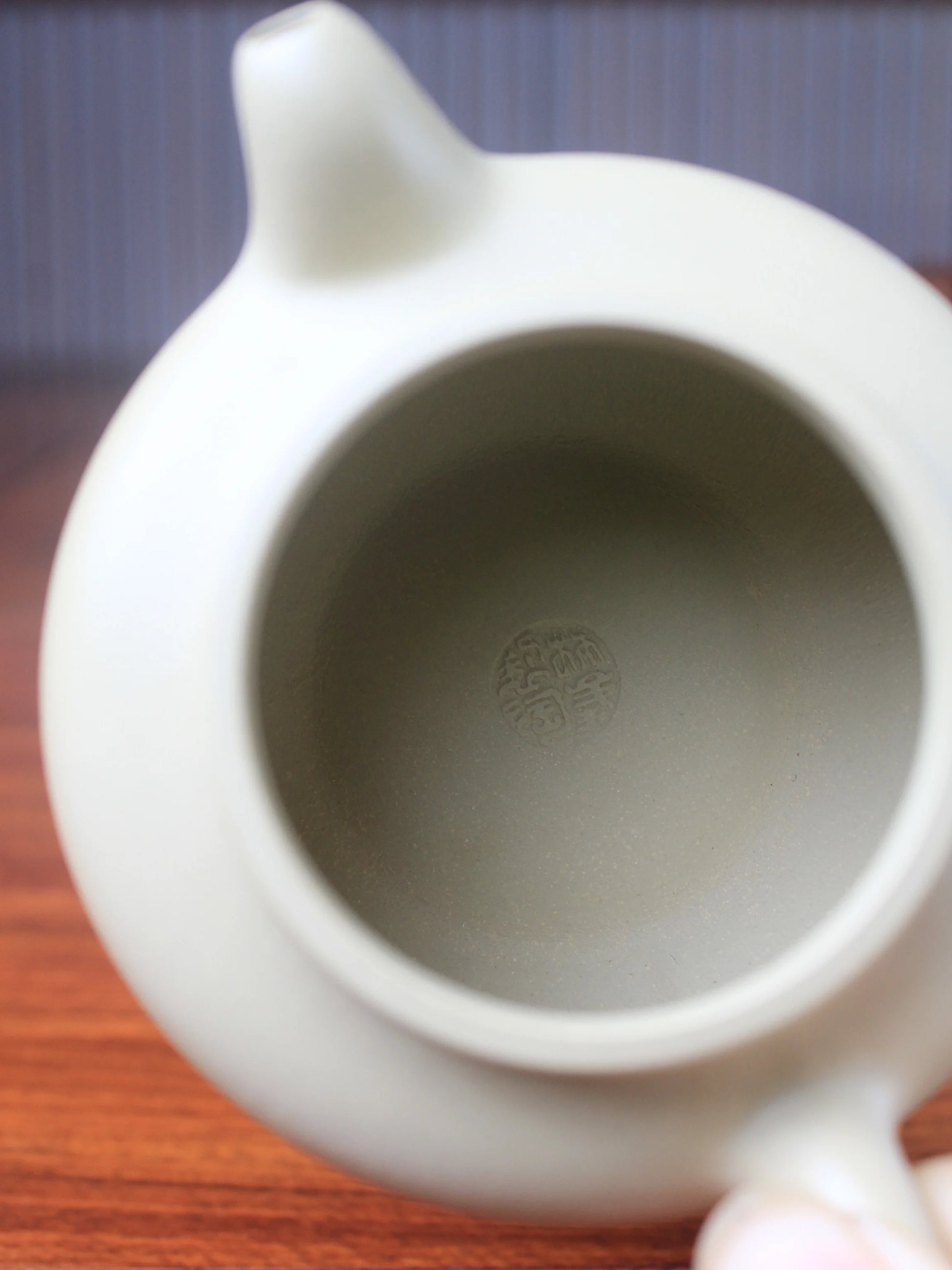 inside mark of Benshan Lüni zisha teapot named lian zi